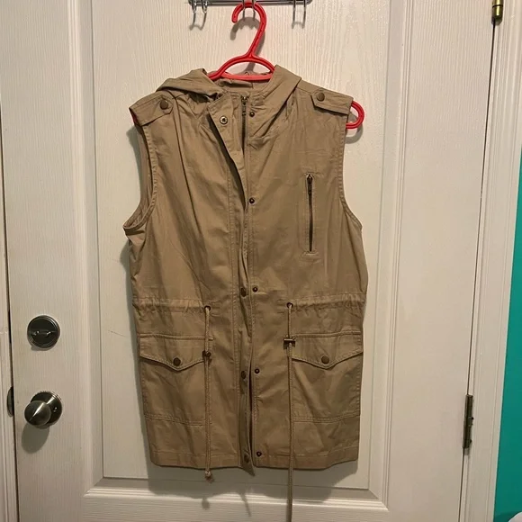 Easy Street Cargo Vest - Picture 1 of 3